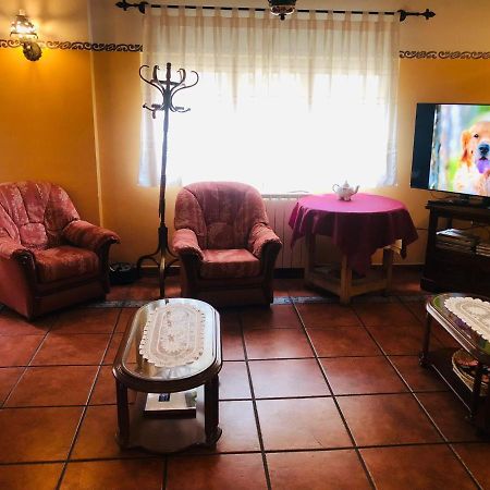 Hostal Jj Salduero Kültér fotó